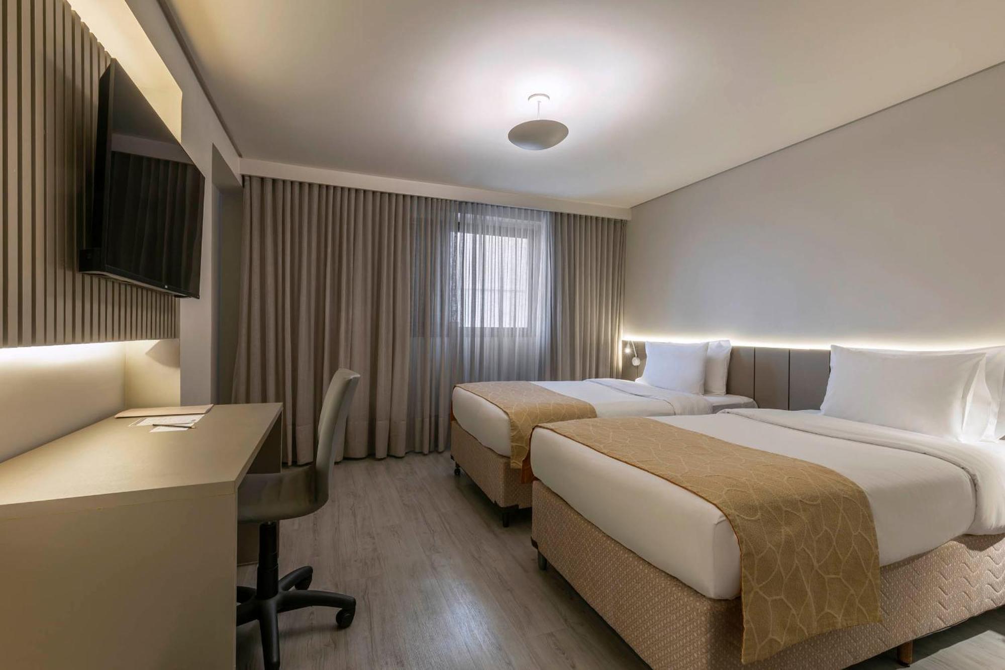 Quarto com 2 Camas de Solteiro